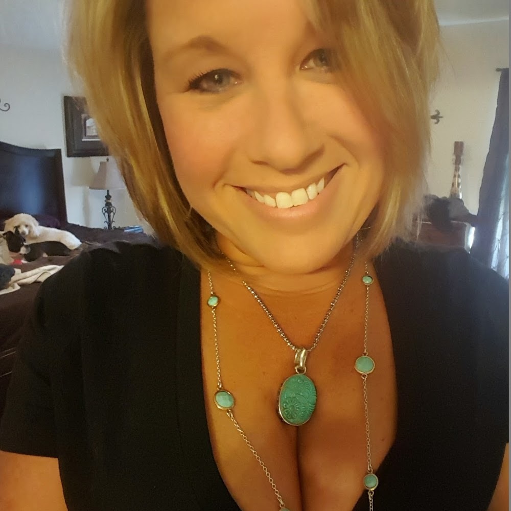 Meet your Posher, Holly